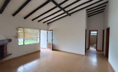 SE ARRIENDA HERMOSA CASA CAMPESTRE VEREDA FONQUETA