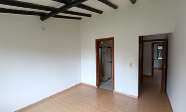 SE ARRIENDA HERMOSA CASA CAMPESTRE VEREDA FONQUETA