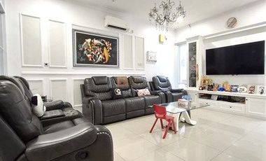 Dijual Cepat Perumahaan Puri Mansion 3,5 Lantai Selesai Renovasi Bonus Furnished Menempel, Area Rumah Bebas Banjir Dekat Dari Tol Jor Kembangan