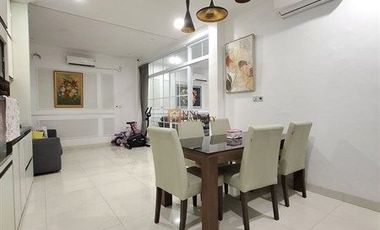 Dijual Cepat Perumahaan Puri Mansion 3,5 Lantai Selesai Renovasi Bonus Furnished Menempel, Area Rumah Bebas Banjir Dekat Dari Tol Jor Kembangan