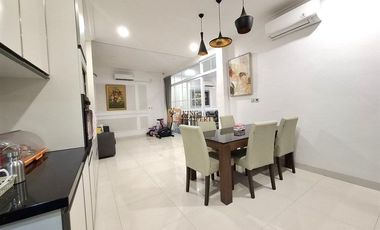 Dijual Cepat Perumahaan Puri Mansion 3,5 Lantai Selesai Renovasi Bonus Furnished Menempel, Area Rumah Bebas Banjir Dekat Dari Tol Jor Kembangan