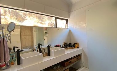VIVE EL CERRO: REFUGIO INDUSTRIAL CON RENTA DE $1.000.000 | UF 20.000