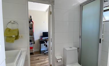 VIVE EL CERRO: REFUGIO INDUSTRIAL CON RENTA DE $1.000.000 | UF 20.000