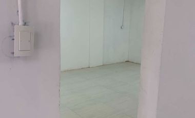 SE RENTA LOCAL COMERCIAL EN AV HERMANOS ESCOBAR A UN LADO DEL PARQUE