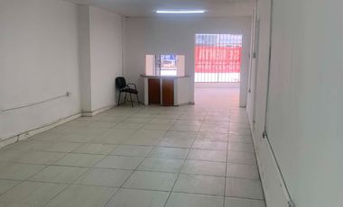 SE RENTA LOCAL COMERCIAL EN AV HERMANOS ESCOBAR A UN LADO DEL PARQUE