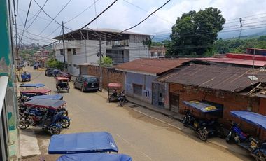 Se vende casa como terreno a dos cuadras de la Plaza de Armas de La Banda de Shilcayo.