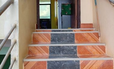 Se vende casa como terreno a dos cuadras de la Plaza de Armas de La Banda de Shilcayo.