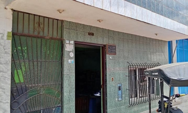 Se vende casa como terreno a dos cuadras de la Plaza de Armas de La Banda de Shilcayo.