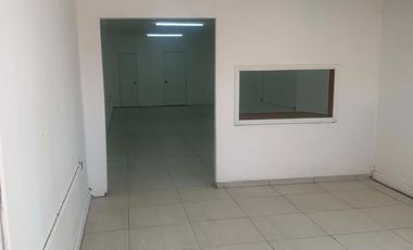 SE RENTA LOCAL COMERCIAL EN AV HERMANOS ESCOBAR A UN LADO DEL PARQUE