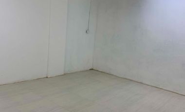 SE RENTA LOCAL COMERCIAL EN AV HERMANOS ESCOBAR A UN LADO DEL PARQUE
