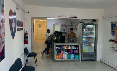 SE RENTA LOCAL COMERCIAL EN AV HERMANOS ESCOBAR A UN LADO DEL PARQUE