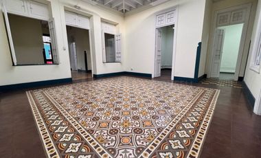 VENTA DE CASA CON 18 AMBIENTES PARA OFICINAS O PROYECTO INMOBILIARIO  - CERCADO DE LIMA