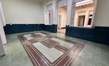 VENTA DE CASA CON 18 AMBIENTES PARA OFICINAS O PROYECTO INMOBILIARIO  - CERCADO DE LIMA