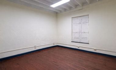 VENTA DE CASA CON 18 AMBIENTES PARA OFICINAS O PROYECTO INMOBILIARIO  - CERCADO DE LIMA