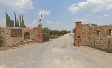 HOTEL BOUTIQUE EN CADEREYTA : Zona Centro : A Pasos de la Parroquia de San Pedro y San Pablo y Jardines Botánicos