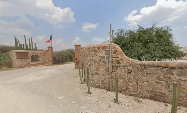 HOTEL BOUTIQUE EN CADEREYTA : Zona Centro : A Pasos de la Parroquia de San Pedro y San Pablo y Jardines Botánicos
