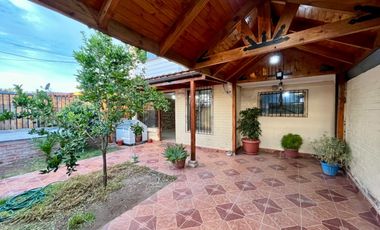 Venta De Casa En Av. Las Naciones, Maipú