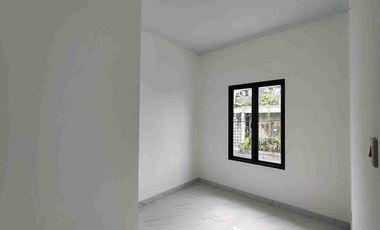2,5Lantai Hunian Modern Minimalis di Jakarta Selatan under 1M