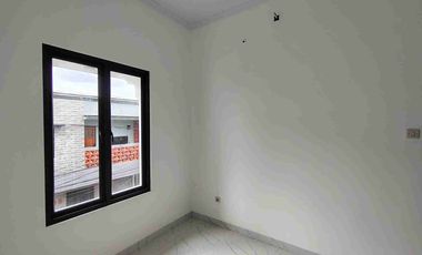 2,5Lantai Hunian Modern Minimalis di Jakarta Selatan under 1M
