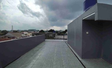2,5Lantai Hunian Modern Minimalis di Jakarta Selatan under 1M