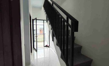 2,5Lantai Hunian Modern Minimalis di Jakarta Selatan under 1M