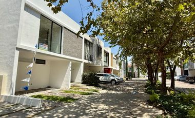 CASA EN RENTA ALTHEA SOLARES