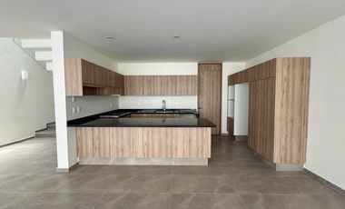 CASA EN RENTA ALTHEA SOLARES