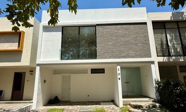 CASA EN RENTA ALTHEA SOLARES