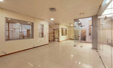 NAVE O BODEGA EN RENTA, AVENIDA DE LAS AMERICAS - ENTRADA A LAS PENCAS
