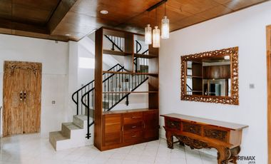 Villa Tropis Modern Full Furnished Dijual, di Area Lovina Buleleng