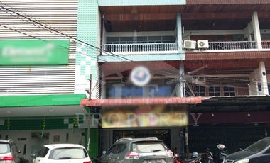 Disewa Ruko Siap Pakai Halaman Luas Pusat Kota