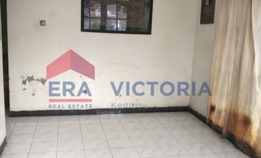 Rumah + Ruang Usaha Mojoroto Kota Kediri Pinggir Jalan Besar Dekat Dengan Klinik Kesehatan, Terminal dan Lingkungan Sekolah