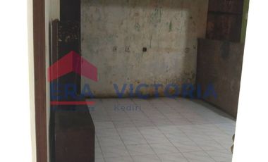 Rumah + Ruang Usaha Mojoroto Kota Kediri Pinggir Jalan Besar Dekat Dengan Klinik Kesehatan, Terminal dan Lingkungan Sekolah