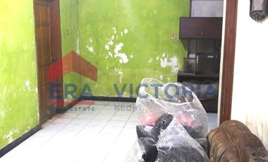 Rumah + Ruang Usaha Mojoroto Kota Kediri Pinggir Jalan Besar Dekat Dengan Klinik Kesehatan, Terminal dan Lingkungan Sekolah