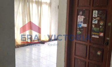 Rumah + Ruang Usaha Mojoroto Kota Kediri Pinggir Jalan Besar Dekat Dengan Klinik Kesehatan, Terminal dan Lingkungan Sekolah