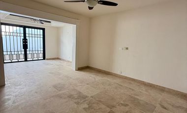 HERMOSA CASA RECIÉN REMODELADA EN LOMAS ALTAS