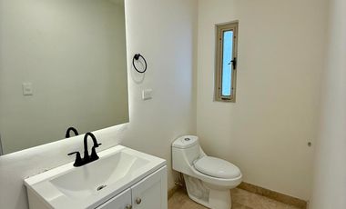 HERMOSA CASA RECIÉN REMODELADA EN LOMAS ALTAS