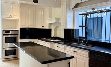 HERMOSA CASA RECIÉN REMODELADA EN LOMAS ALTAS