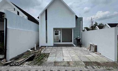 dijual rumah siap huni lokasi sangat strategis