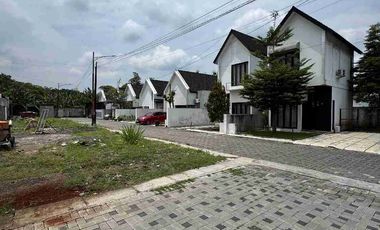 dijual rumah siap huni lokasi sangat strategis