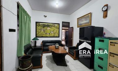 RUMAH DAN RUANG USAHA DIJUAL DI SOLO DEKAT KAMPUS UNIBA