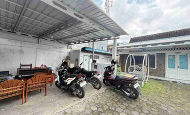 Rumah Lama Terawat Hitung Tanah di Nusukan Surakarta