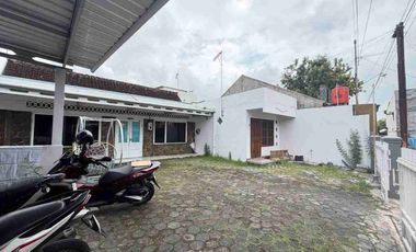 Rumah Lama Terawat Hitung Tanah di Nusukan Surakarta