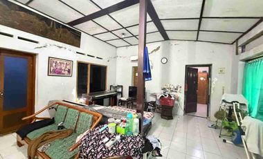 Rumah Lama Terawat Hitung Tanah di Nusukan Surakarta