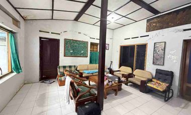 Rumah Lama Terawat Hitung Tanah di Nusukan Surakarta