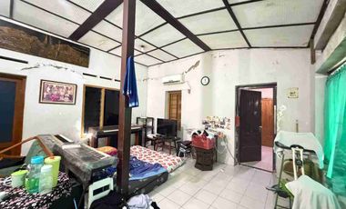 Rumah Lama Terawat Hitung Tanah di Nusukan Surakarta