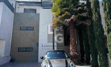 Venta casa en Lomas de Bellavista