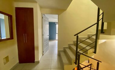 CASA EN RENTA AMUEBLADA EN BONATERRA APODACA – 3 NIVELES, TERRAZA, EXCELENTE UBICACIÓN