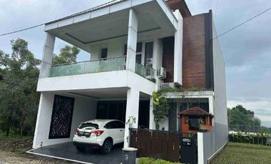 Rumah mewah 2 lantai perum elit dekat kampus Unsoed Purwokerto