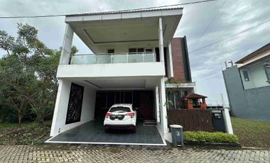 Rumah mewah 2 lantai perum elit dekat kampus Unsoed Purwokerto
